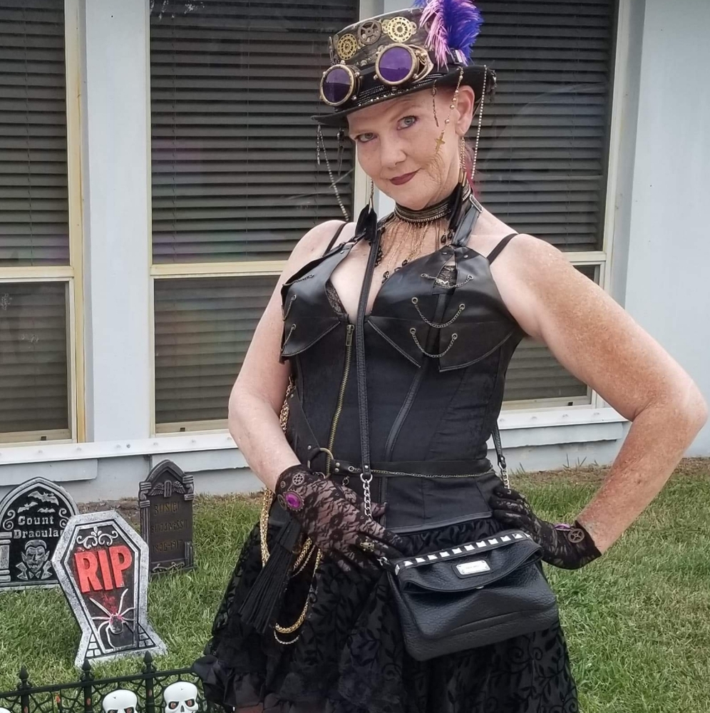 Meet your Posher, Donna kay